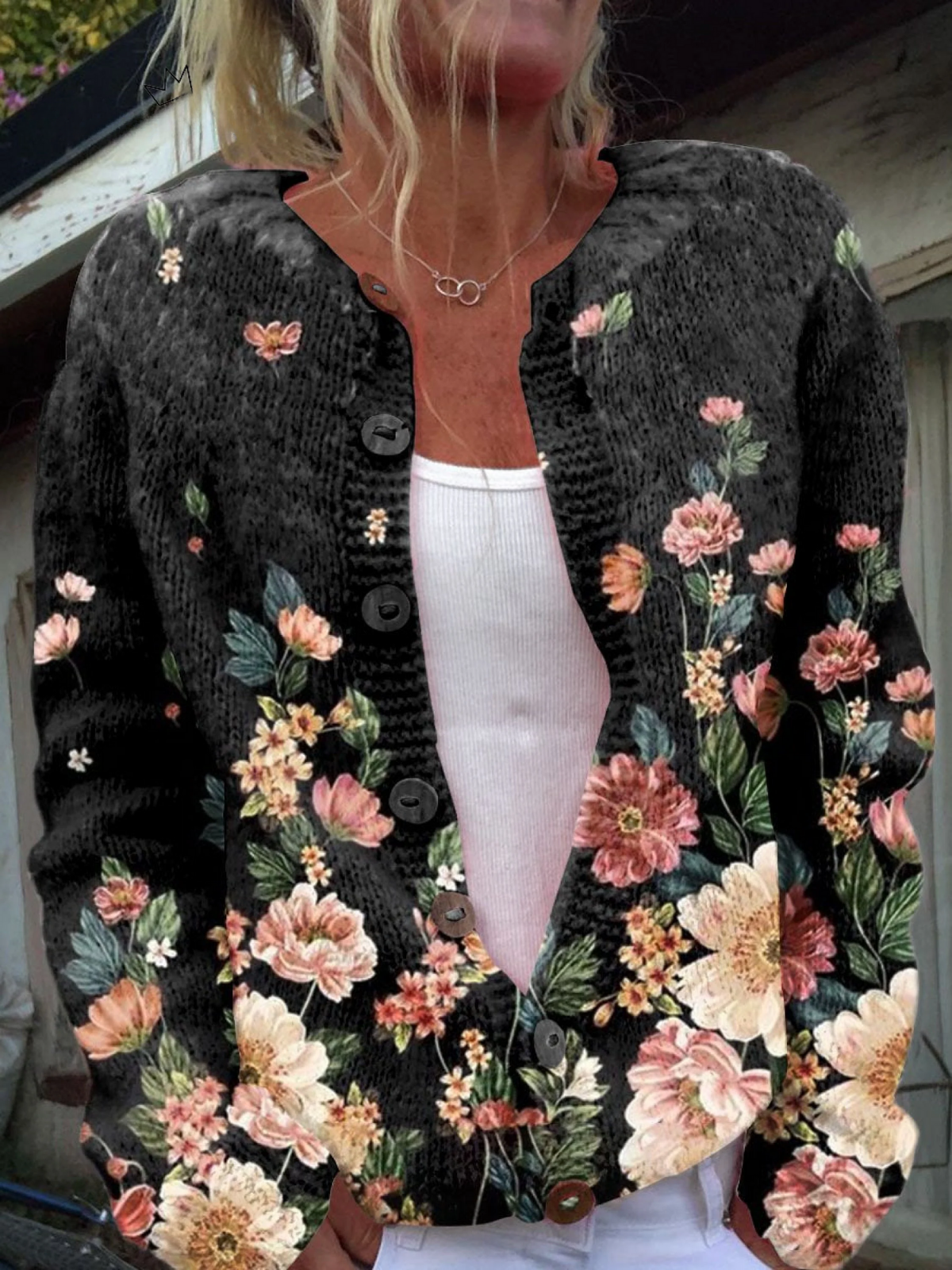 Kivara - Cardigan vintage a fiori su fondo nero