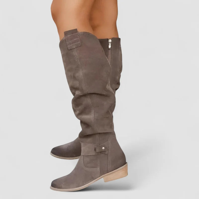 Charlotte™ — Stivali alti in camoscio beige